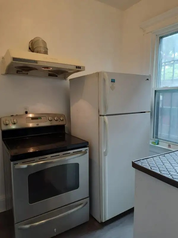 3 Bedrooms House Available for Rent 421 Wyandotte st W Windsor in Room Rentals & Roommates in Windsor Region