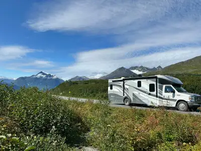 Ford E450 V10; 2 slides; walk around queen bed; 2 tvs and dvd system; fibreglass roof; solar panel;...