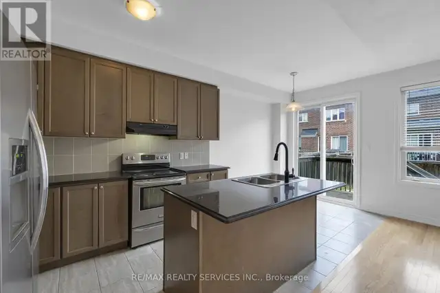 Private Small BR in 4 BR Town..M'sauga/Steeles.Immediately Avail63860084043521123