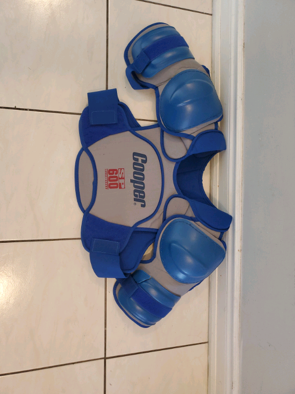 Various Brand Name Hockey Equipment. in Hockey in City of Toronto - Image 9