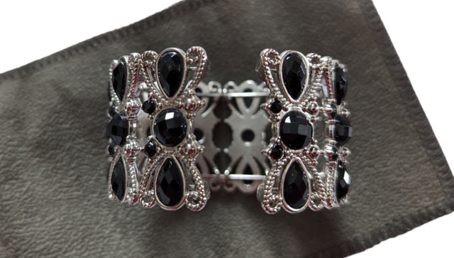 Black Rhinestone Bracelet in Jewellery & Watches in Mississauga / Peel Region - Image 2