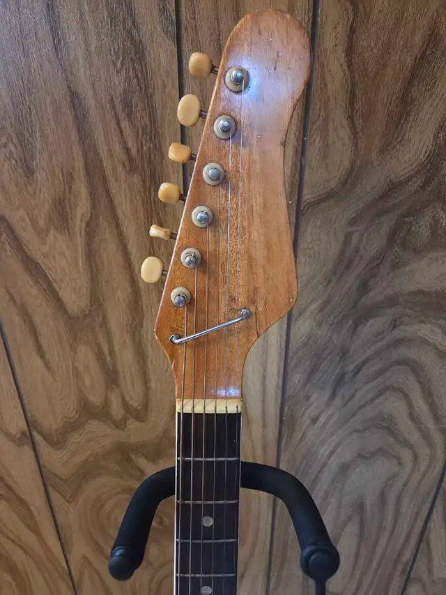 ELECTRIC GUITAR 442454238403635204
