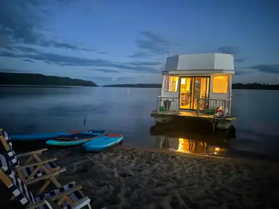 1985 Three Buoys Sport Cruiser – Fully Renovated | Deep River, Ontario Beautifully renovated 1985 Th...