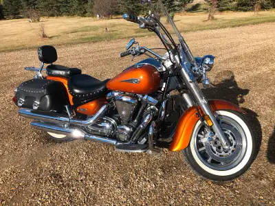 Custom Candy paint with gold flake. Passenger backrest and luggage rack. Yamaha Baron Touring handle...