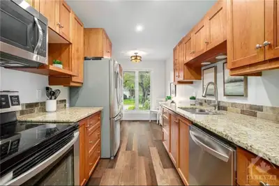 3 bed 1.5 bath Main floor unit for rent. take advantage of the comfort of a double: - Central heatin...