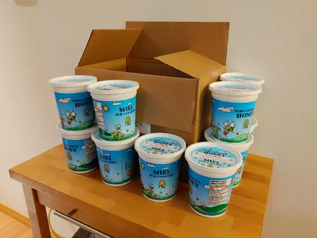 Raw Creamy Saskatchewan Honey - 12 kg case63234578652035126