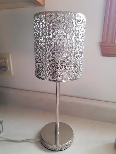 Beautiful metal desk lamp, used but still in good condition, comes with light bulb. Lamp is 16 inche...