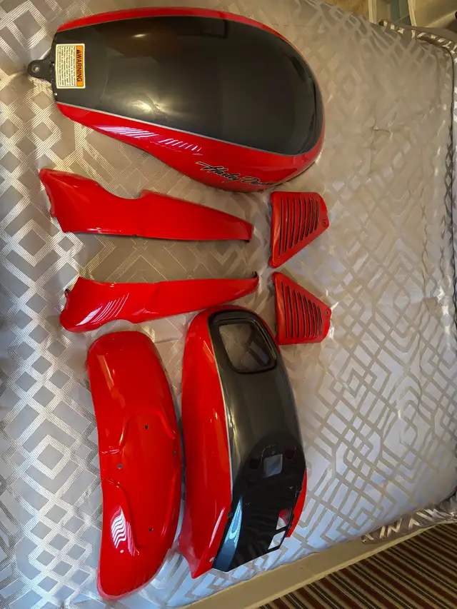 2006 Harley Davidson Vrod tins and other parts in Motorcycle Parts & Accessories in Sudbury - Image 4