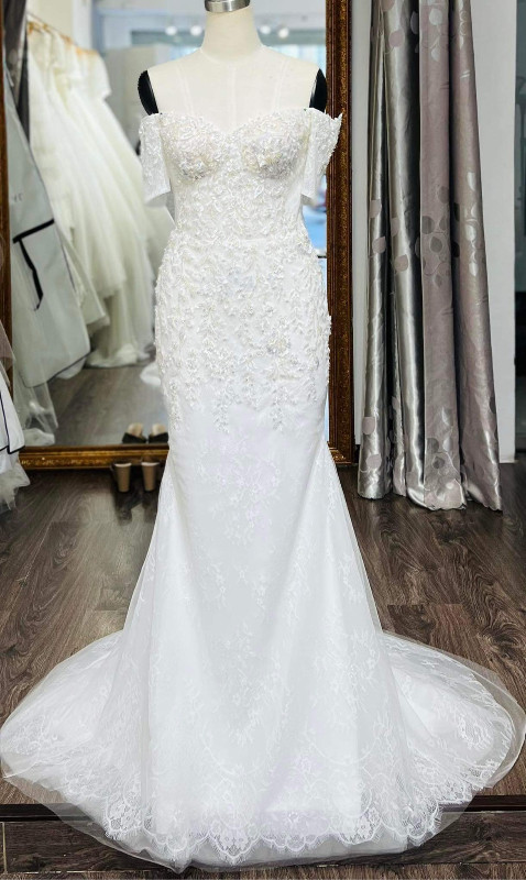 Custom made Wedding dress and decorations for sale in Wedding in City of Toronto - Image 2