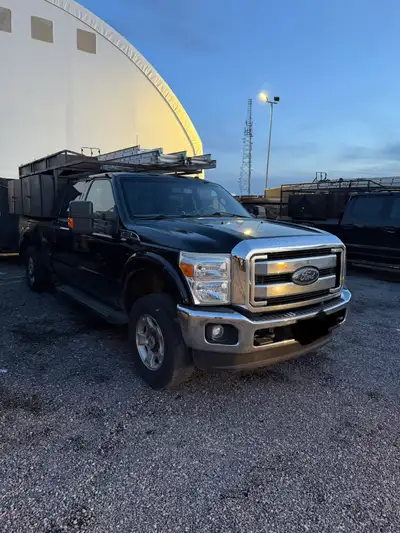 2016 Ford F250 Superduty, work truck, 4x4 everything works perfectly, no lights on dash. Miner dent...