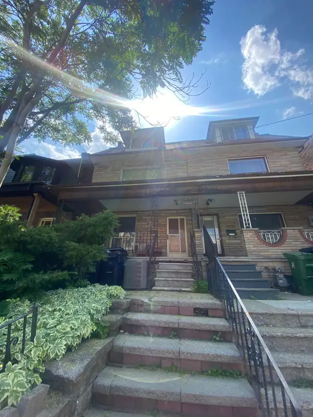 ROOM AVAILABLE FOR RENT - NOVEMBER 1ST in Room Rentals & Roommates in City of Toronto - Image 10