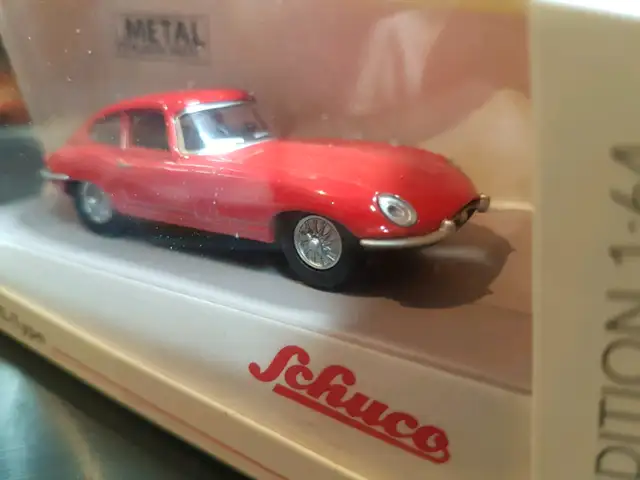 Shuco EUROPE EXCLUSIVE 1/64 Classic Jaguar E Type red 62863264158978122
