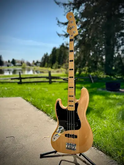 Bass de marque Squier à vendre Gauchère Modèle Jazz Bass Vintage modified 70’ En excellent état,comm...