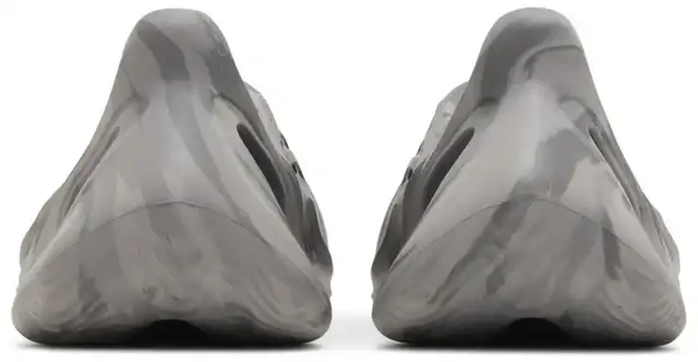 Yeezy Foam Runner Granite Size 10 & 11 in Men's Shoes in Oshawa / Durham Region - Image 7