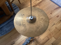 Hi hat stand with  2 x14 in   b8 cymbals 