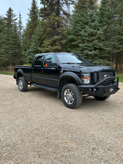 2008 F-350 Ford Harley Davison 6.8L V10 Triton 4x4 fully loaded in Cars & Trucks in Edmonton - Image 2