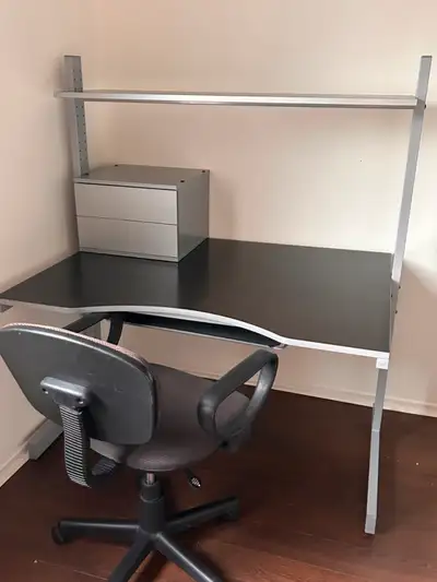Bureau de style industriel en bois et en métal, réglable et ajustable, rangement clavier, vendu avec...