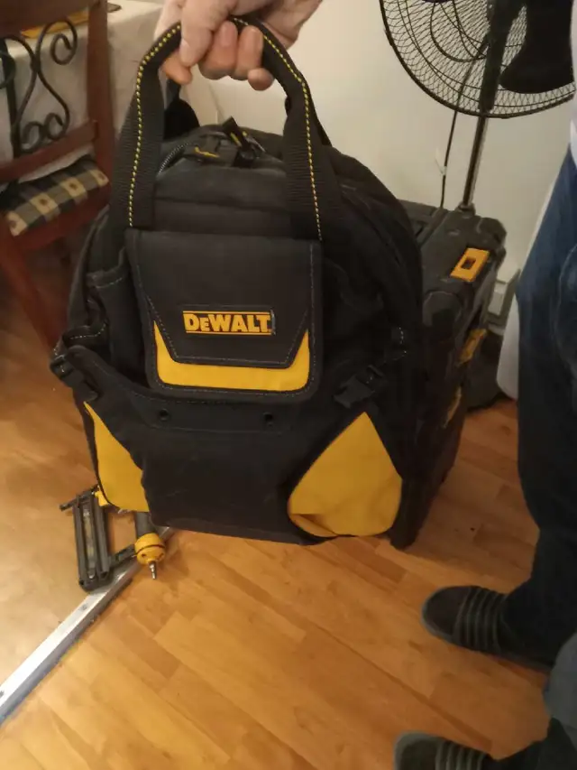 coffre dewalt avec plusieurs outils in Power Tools in Laval / North Shore - Image 3