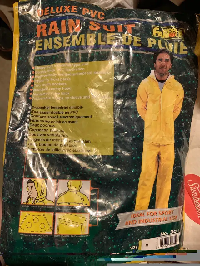 Men’s Size Medium NEW 2 pcs Industrial Rain Suit in Men's in Calgary - Image 6