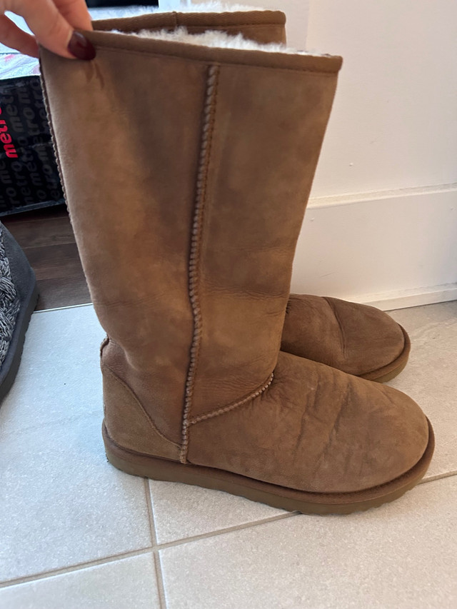 Ugg boots like new condition! Size 7 dans Femmes - Chaussures  à Ville de Montréal - Image 4