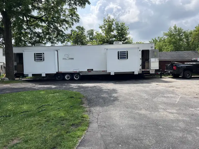 house trailer/bunkie/ tiny home in Park Models in Oakville / Halton Region - Image 3