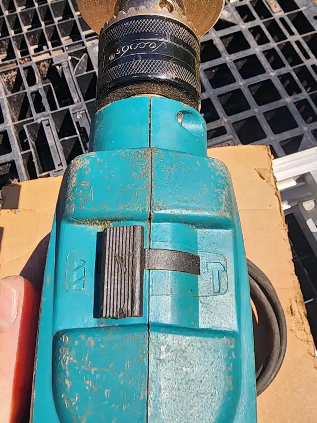 Makita HP1640 Hammer Drill Corded in Power Tools in Windsor Region - Image 10