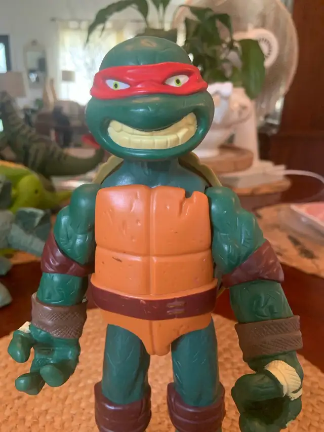 TEENAGE  NINJA TURTLES ‘ RAPHAEL ‘ VIACOM 11” ! in Toys in Mississauga / Peel Region - Image 2