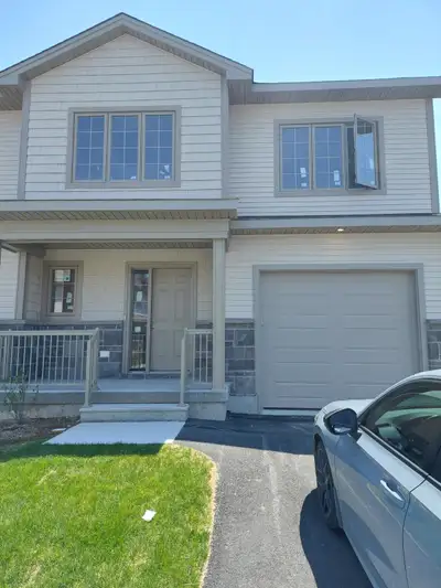 In popular Willow Valley, this end unit townhouse at 2 Huttingdon circle, has 1,692 Sq Ft of finishe...