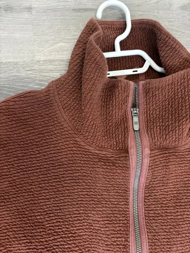 Lululemon zip-up size 14 in Women's - Tops & Outerwear in Winnipeg - Image 3