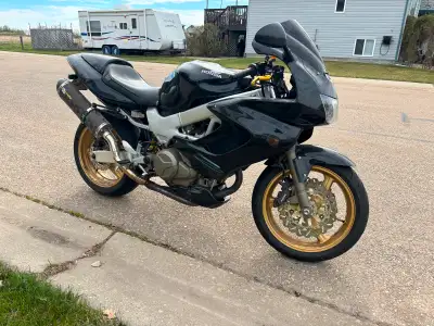 2004 V-TWIN HONDA VTR1000 SUPERHAWK This thing drives and sounds amazing. Turns a lot of heads. Gara...