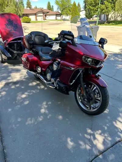 43,743 KM. ONE OWNER. Immaculate condition!. Accessories included: Rear luggage rack and bag, Highwa...