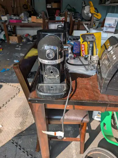 Enjoy rich, authentic espresso with this used KitchenAid Nespresso coffee machine, designed for orig...