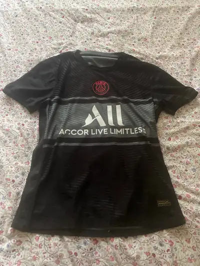 PSG soccer jersey M, View more