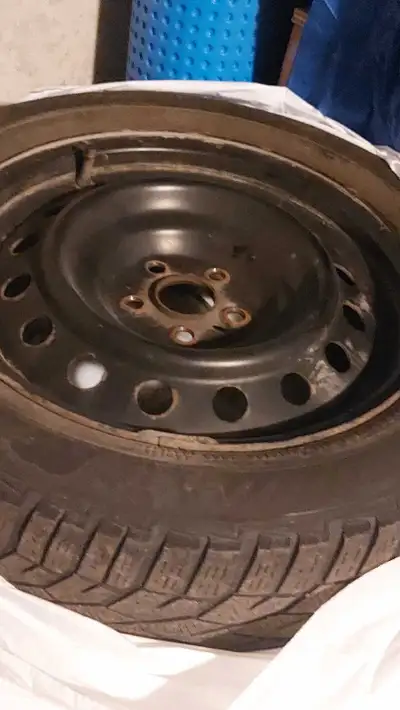 Jantes, avec pneus d hiver encore installés Ils étaient sur une corolla 2018