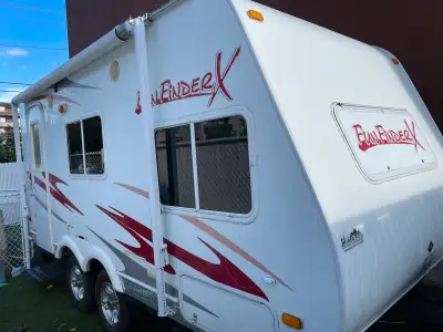 Roulotte FunFinder X 2008 2 essieux léger 18 pieds Facile a trainer avec SUV Caravane Couche 6 perso...