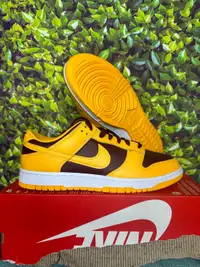 Nike dunk low university red , gold size 10