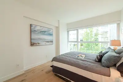 Prime Downtown Location!  PRIVATE ROOM FOR RENT!