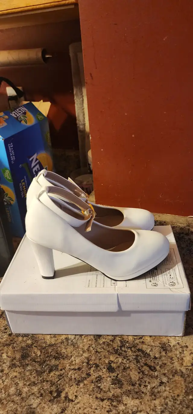 Ivory wedding shoes in Women's - Shoes in Oshawa / Durham Region - Image 4