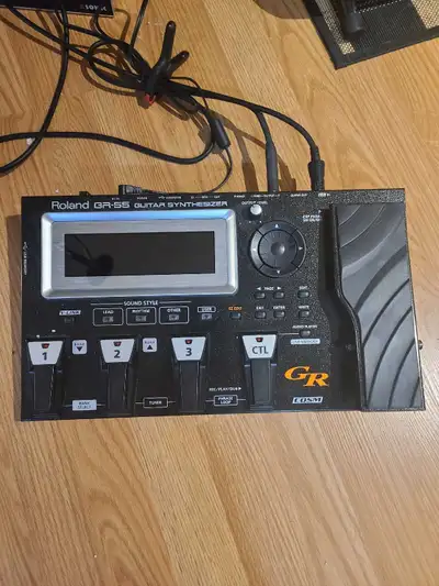 Roland GR-55 Guitar Synthesizer, View more