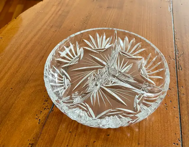 Vintage 1960s pinwheel crystal service dishes in Arts & Collectibles in City of Montréal - Image 3
