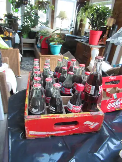 see pictures 23 full bottles one is dr Pepper. no expert on these will not sell seperate bottles ......