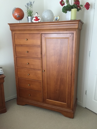 MOBILIER DE CHAMBRE DE STYLE LOUIS PHILIPPE EN MERISIER, View more