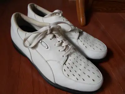 Ladies Golf Shoes - Size 8 - Oakley, View more