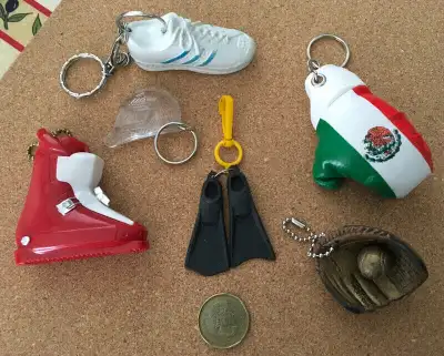 Lot de 6 porte-clés articles de sports VINTAGE (6/$10), View more