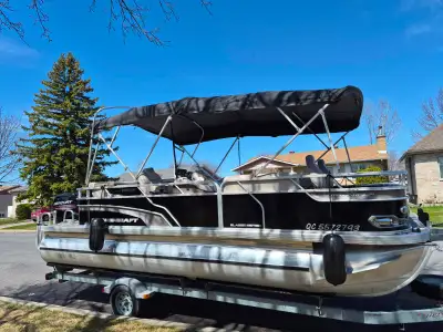Ponton Princecraft 2017 Vectra 21 édition Sportfisher. Moteur 90 HP avec seulement 269 heures. Remor...