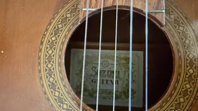 Suzuki violin classical guitar Japan project guitar. Pour projet in Guitars in Laval / North Shore - Image 3