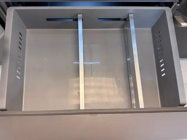 KitchenAid 36" 4-Door Fridge Ice & Water (Steel) in Refrigerators in Barrie - Image 6
