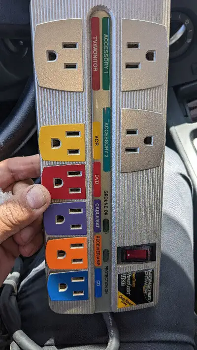 Monster Power Home Theater Power Center Surge Protector 8 Outlet HT800 Like new Firm price The Monst...