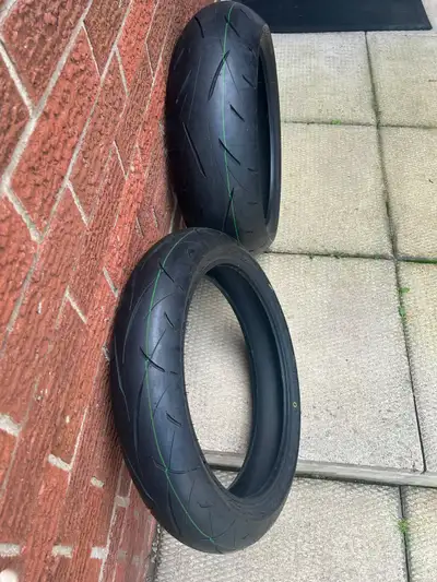 Dunlop sportmax Roadsport 2 190/50/ZR17 (3623) rear. 120/70 ZR17 front (3923) Never used.