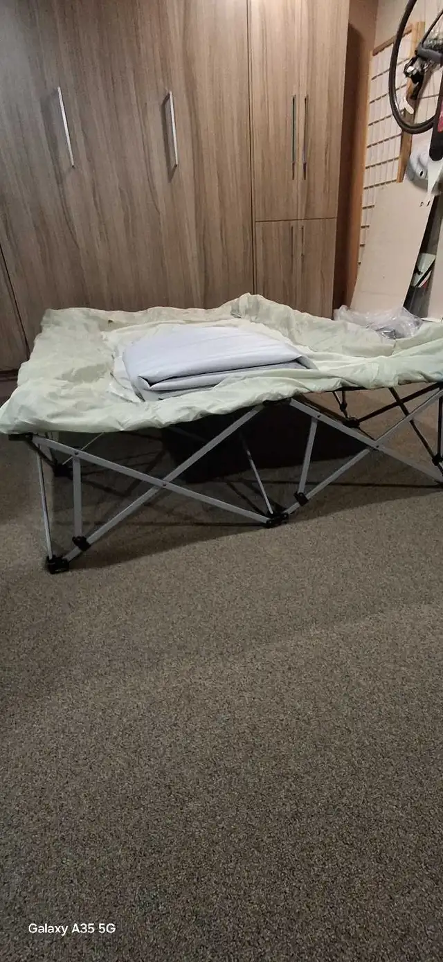 Matelas pliant gonflable/Folding inflatable mattress in Other in Longueuil / South Shore - Image 5